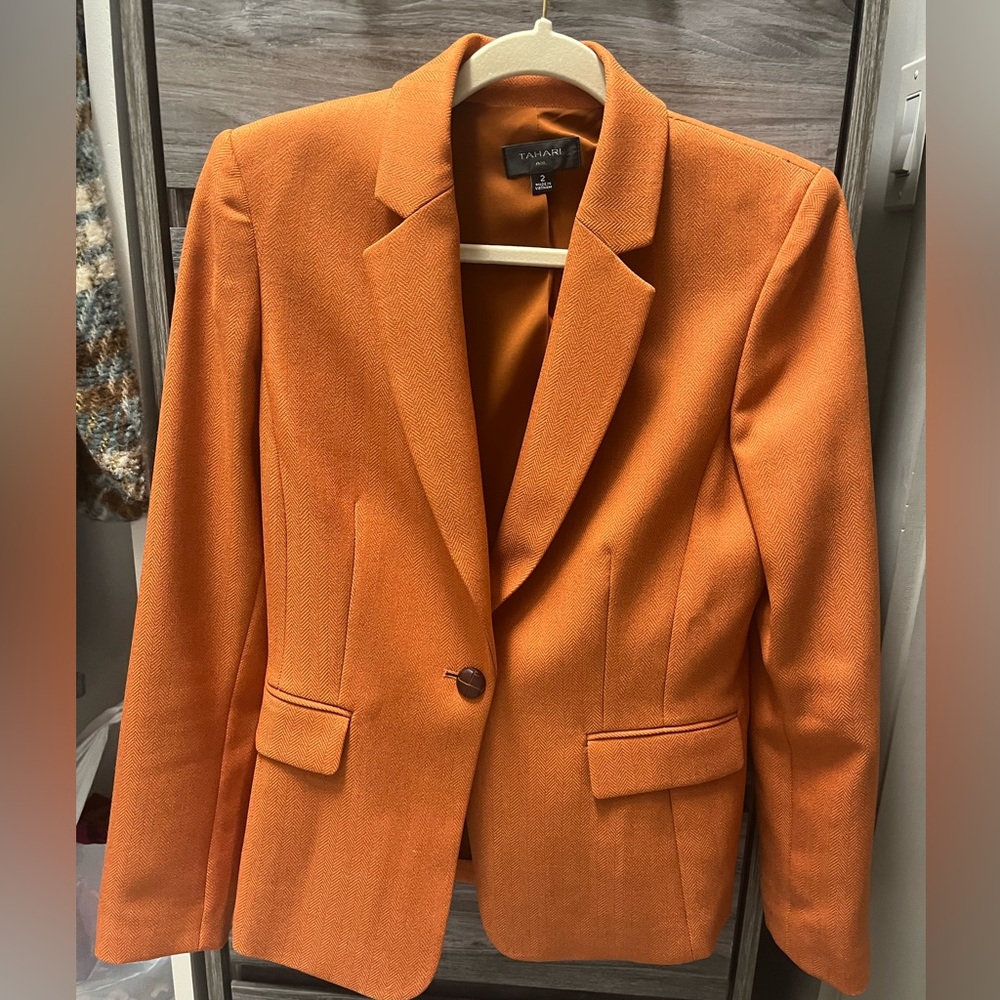 Tahari Women's Blazer in Bold Orange - Picture 8 of 9